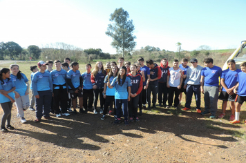 Foto - Ato marca recepção à centelha da chama da Pátria em Pejuçara.