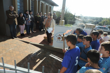 Foto - Ato marca recepção à centelha da chama da Pátria em Pejuçara.