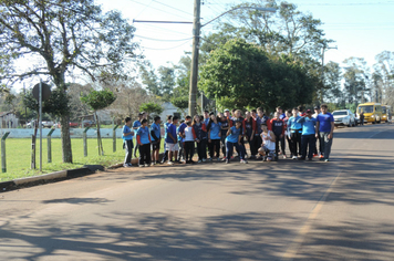 Foto - Ato marca recepção à centelha da chama da Pátria em Pejuçara.