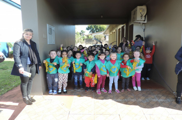 Foto - Ato marca recepção à centelha da chama da Pátria em Pejuçara.