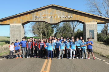 Foto - Ato marca recepção à centelha da chama da Pátria em Pejuçara.