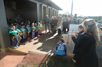 Foto - Ato marca recepção à centelha da chama da Pátria em Pejuçara.