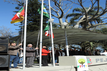 Foto - Ato oficial marca abertura da programação da Semana da Pátria em Pejuçara