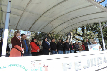 Foto - Ato oficial marca abertura da programação da Semana da Pátria em Pejuçara