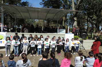 Foto - Ato oficial marca abertura da programação da Semana da Pátria em Pejuçara