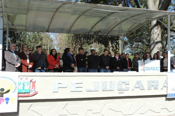 Foto - Ato oficial marca abertura da programação da Semana da Pátria em Pejuçara