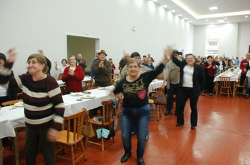 Foto - Celebração à vida e as amizades no almoço dos Idosos de Pejuçara