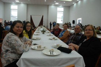Foto - Celebração à vida e as amizades no almoço dos Idosos de Pejuçara