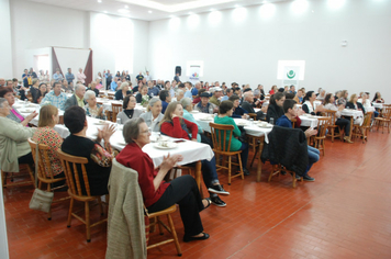 Foto - Celebração à vida e as amizades no almoço dos Idosos de Pejuçara