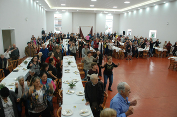Foto - Celebração à vida e as amizades no almoço dos Idosos de Pejuçara