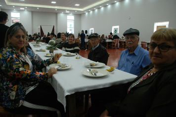 Foto - Celebração à vida e as amizades no almoço dos Idosos de Pejuçara