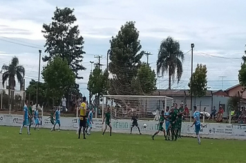 Foto - Chuva de gols na primeira rodada do  municipal de futebol
