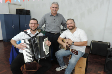 Foto - Cras realiza festa junina de integração entre grupos de idosos