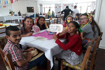 Foto - Cras realiza festa junina de integração entre grupos de idosos
