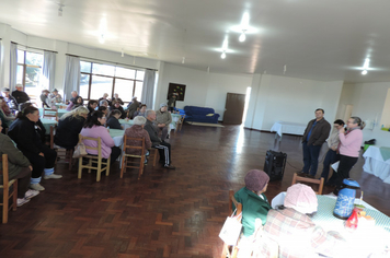 Foto - CRAS reúne idosos aniversariantes do 1º semestre para comemorar