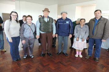 Foto - CRAS reúne idosos aniversariantes do 1º semestre para comemorar