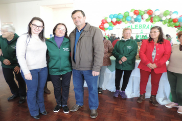 Foto - CRAS reúne idosos aniversariantes do 1º semestre para comemorar