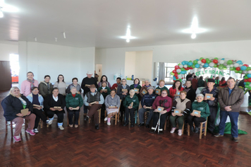 Foto - CRAS reúne idosos aniversariantes do 1º semestre para comemorar