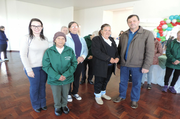 Foto - CRAS reúne idosos aniversariantes do 1º semestre para comemorar