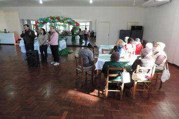 Foto - CRAS reúne idosos aniversariantes do 1º semestre para comemorar