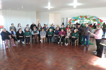 Foto - CRAS reúne idosos aniversariantes do 1º semestre para comemorar