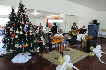 Foto - CRAS reúne idosos para comemorar os aniversários do segundo semestre de 2019