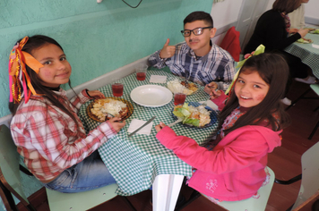 Foto - Crianças ganham festa julina no SCFV Criança Esperança