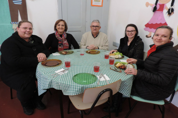 Foto - Crianças ganham festa julina no SCFV Criança Esperança