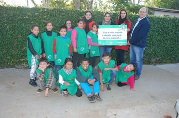 Foto - Entrega das Placas de Educação Ecológica