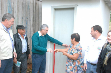 Foto - Entrega de Módulos Sanitários