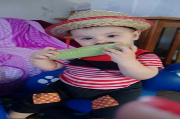 Foto - Festa caipira de São João foi em casa, mas não faltou diversão