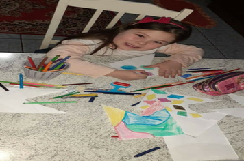 Foto - Festa caipira de São João foi em casa, mas não faltou diversão