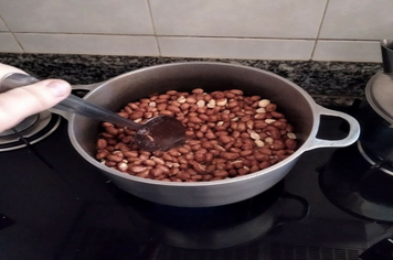 Foto - Festa caipira de São João foi em casa, mas não faltou diversão
