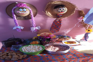 Foto - Festa caipira de São João foi em casa, mas não faltou diversão