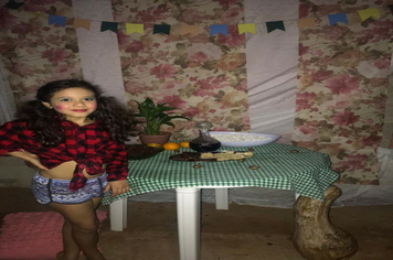 Foto - Festa caipira de São João foi em casa, mas não faltou diversão