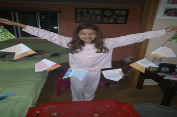 Foto - Festa caipira de São João foi em casa, mas não faltou diversão