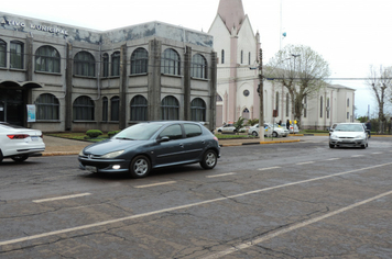 Foto - Homenagem a Pátria em Drive Thru Cívica tem boa participação