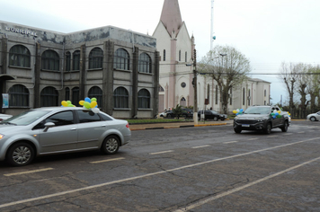 Foto - Homenagem a Pátria em Drive Thru Cívica tem boa participação