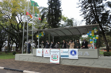 Foto - Homenagem a Pátria em Drive Thru Cívica tem boa participação