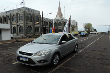 Foto - Homenagem a Pátria em Drive Thru Cívica tem boa participação