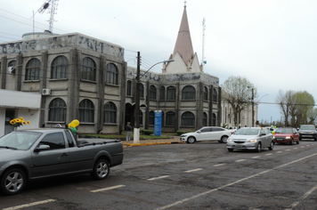 Foto - Homenagem a Pátria em Drive Thru Cívica tem boa participação