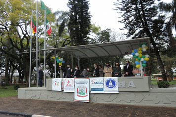 Foto - Homenagem a Pátria em Drive Thru Cívica tem boa participação