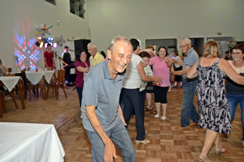 Foto - Idosos de Pejuçara confraternizam e celebram o réveillon