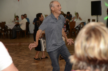 Foto - Idosos de Pejuçara confraternizam e celebram o réveillon