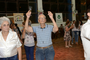 Foto - Idosos de Pejuçara confraternizam e celebram o réveillon