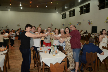 Foto - Idosos de Pejuçara confraternizam e celebram o réveillon