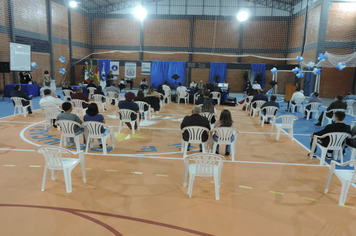Foto - Investimento superior a R$ 600 mil propicia entrega de Ginásio a Escola Municipal