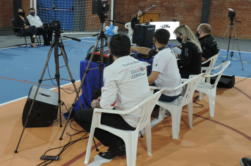 Foto - Investimento superior a R$ 600 mil propicia entrega de Ginásio a Escola Municipal