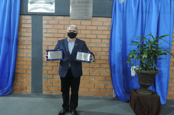 Foto - Investimento superior a R$ 600 mil propicia entrega de Ginásio a Escola Municipal