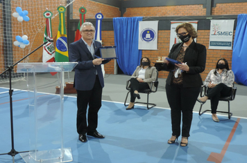 Foto - Investimento superior a R$ 600 mil propicia entrega de Ginásio a Escola Municipal